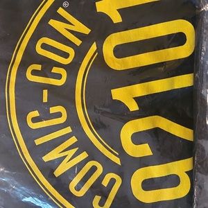 Comic-con shirt black small